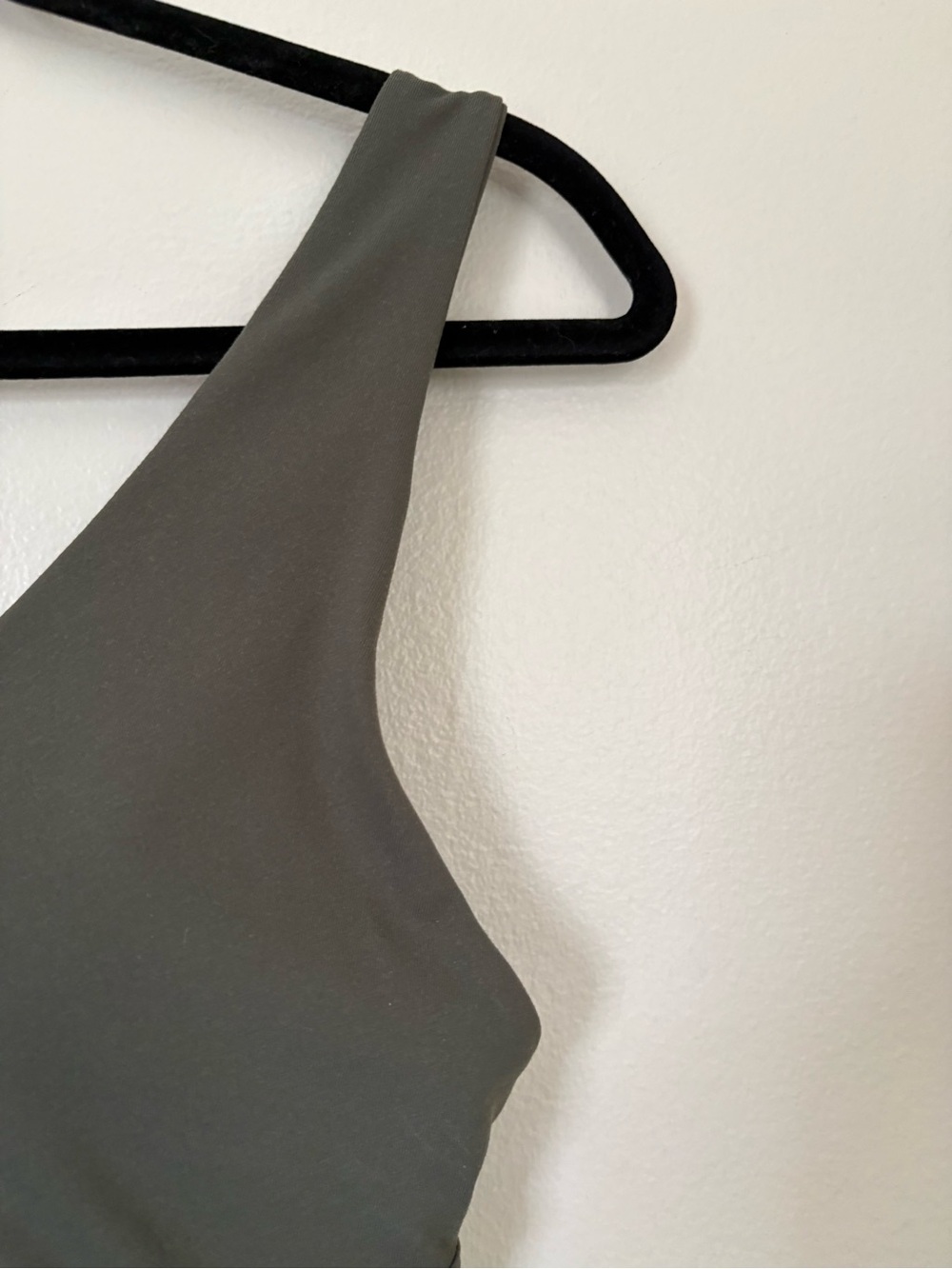 Fabletics All Day Every Day Bra Utility Green - Picture 5 of 13